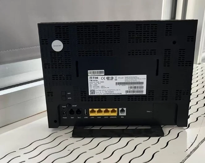 Technicolor TIM HUB+ PLUS 1200Mbps Modem-Router senza Filo - Nero - Immagine 2 di 2