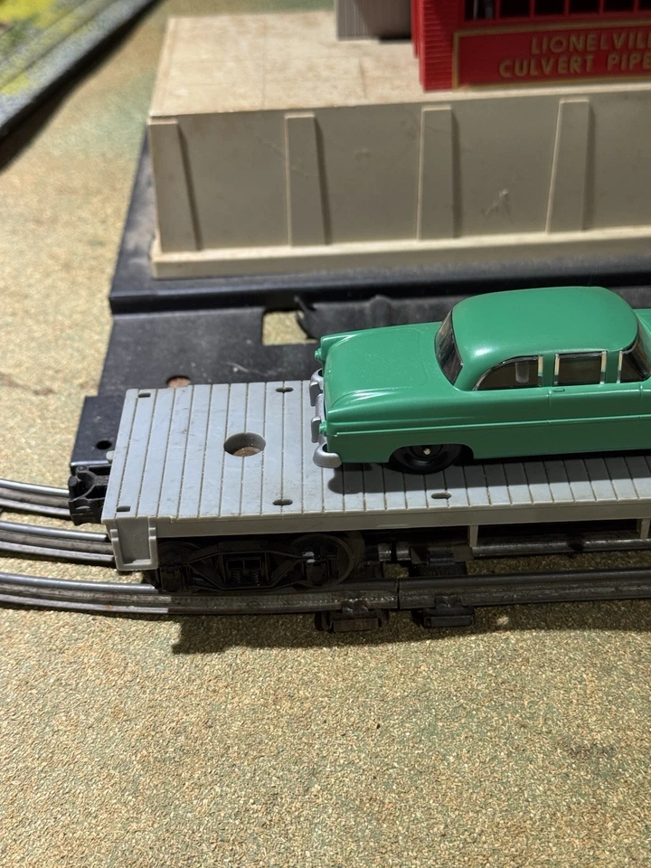 RARE POSTWAR LIONEL 6406-30 GRAY FLAT CAR W/ GREEN AUTO GRAY BUMPER 6406 REPLICA - Image 4 of 4