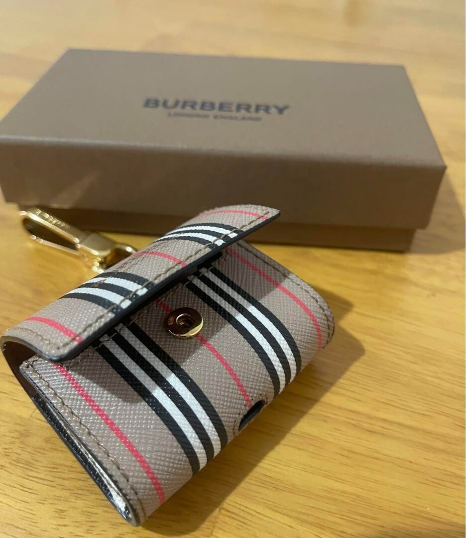 Burberry Airpods Pro Case Luxury Accessory Stylish Burberry Airpods Pro Case Luxury Accessory Stylish