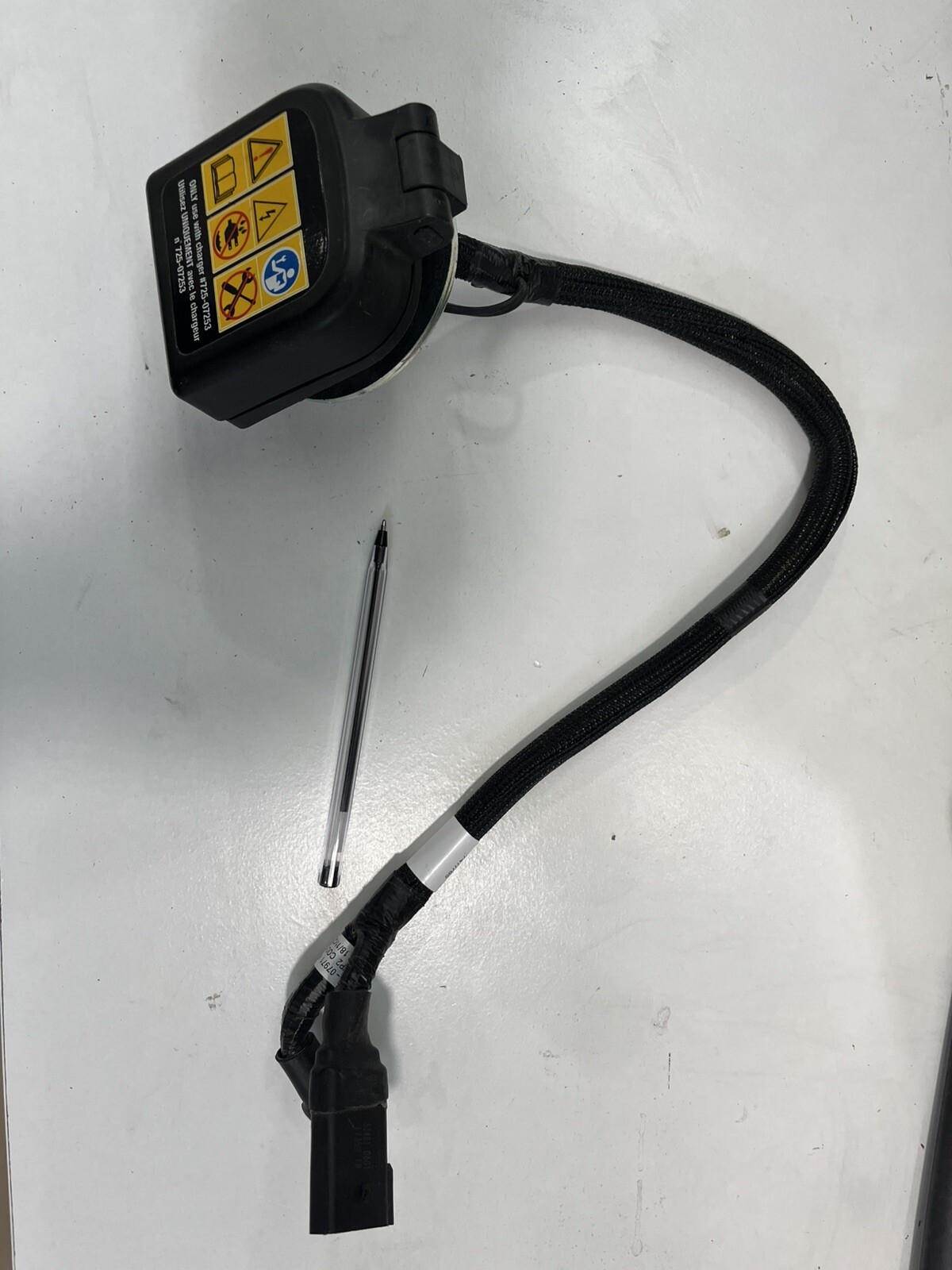 Craftsman E225 / MTD Li ion Charge Port Assembly part # 625P05390A