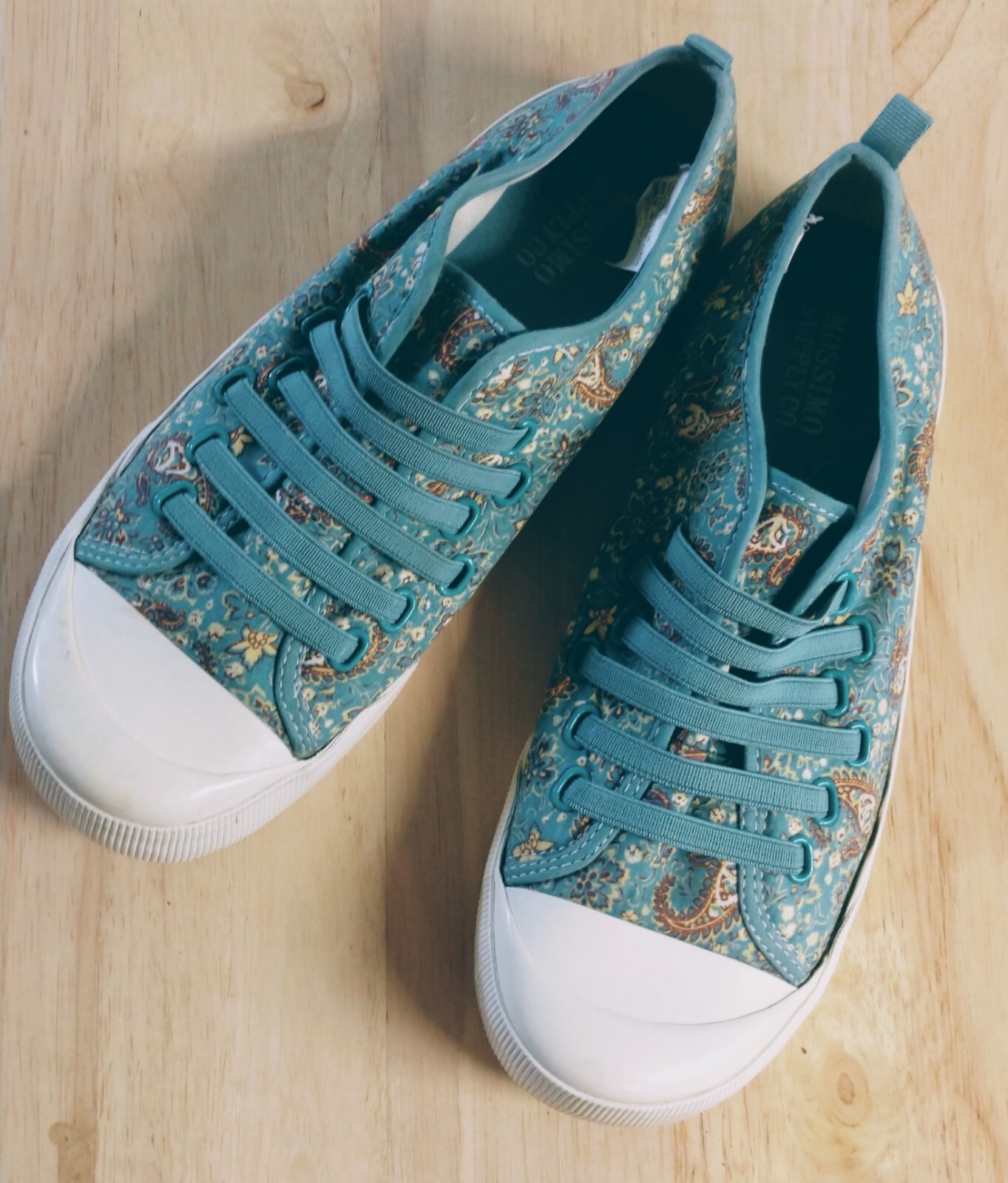 mossimo slip on sneakers