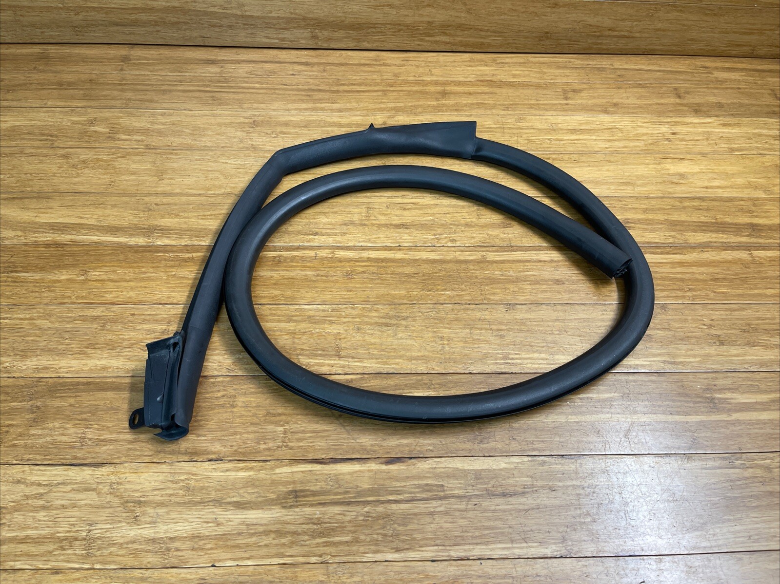 2011-2015 Audi R8 42 Spyder Front Right Door Seal Weatherstrip OEM