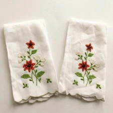 2 VTG Embroidered Linen Napkins White w Floral Flower Embroidery Scalloped Edge