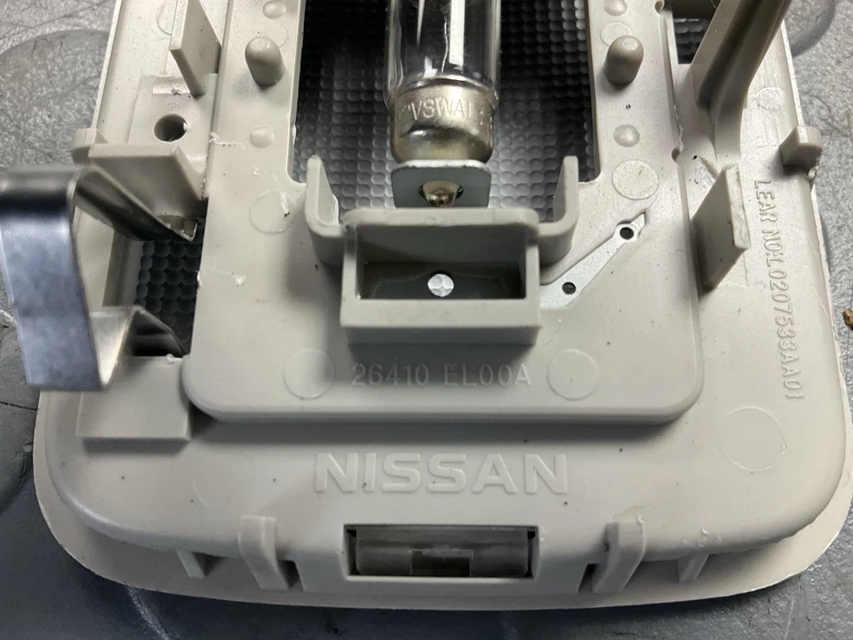 Nissan LEAF 2013-2017 luz cúpula trasera OEM Foto 3 de 4
