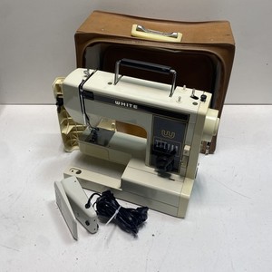 White 933 Precision Built Zigzag Sewing Machine Vintage 1980s Case Pedal
