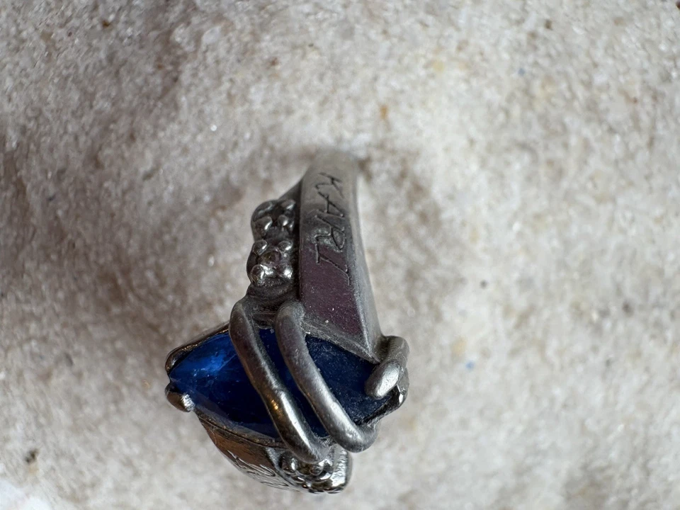 Anillo de graduación Jostens Class Kari 2009 nombre grabado brillo talla 8,25 para mujer Foto 2 de 4