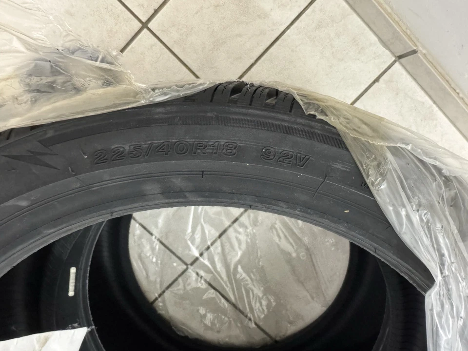 Bridgestone Blizzak LM-005 Winterreifen 225/40 R18. 92V XL . Neu - Bild 4 von 4