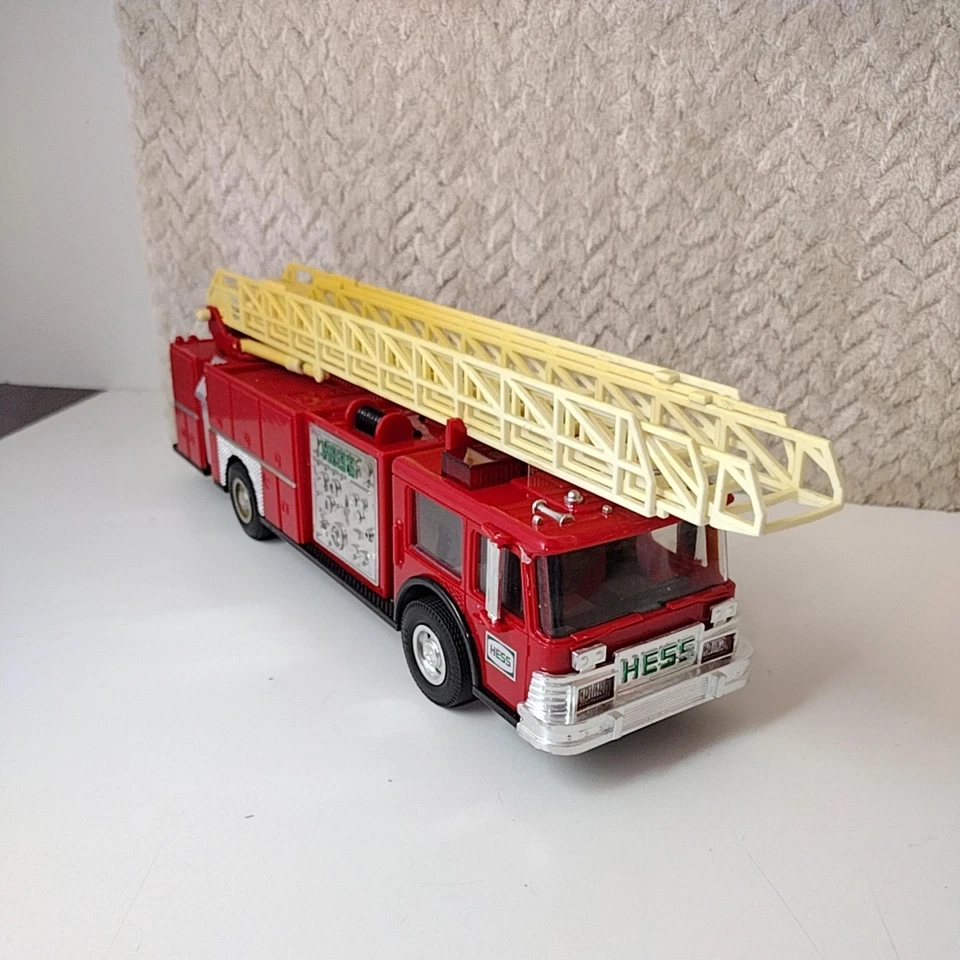 Vintage 1986 Hess Fire Truck Bank Amerada Lights Working Toy Hong Kong - Image 3 of 4