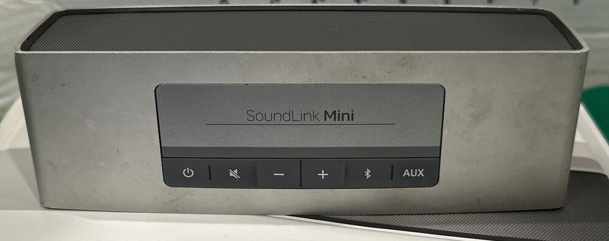 Bose SoundLink Mini I 2013 Portable Bluetooth Speaker with Bose SoundLink Mini I 2013 Portable Bluetooth Speaker with