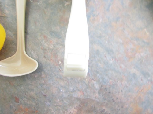 Mixed Lot Of 4 Vintage Tupperware Utensils Cutter Egg Separator Scoop & Spoon - Picture 9 of 9