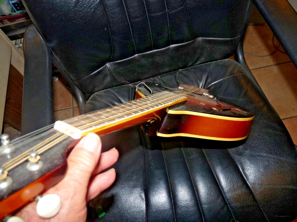 Savannah Model SA-120 All Solid Wood Mandolin, Spruce and Maple - Image 4 of 4