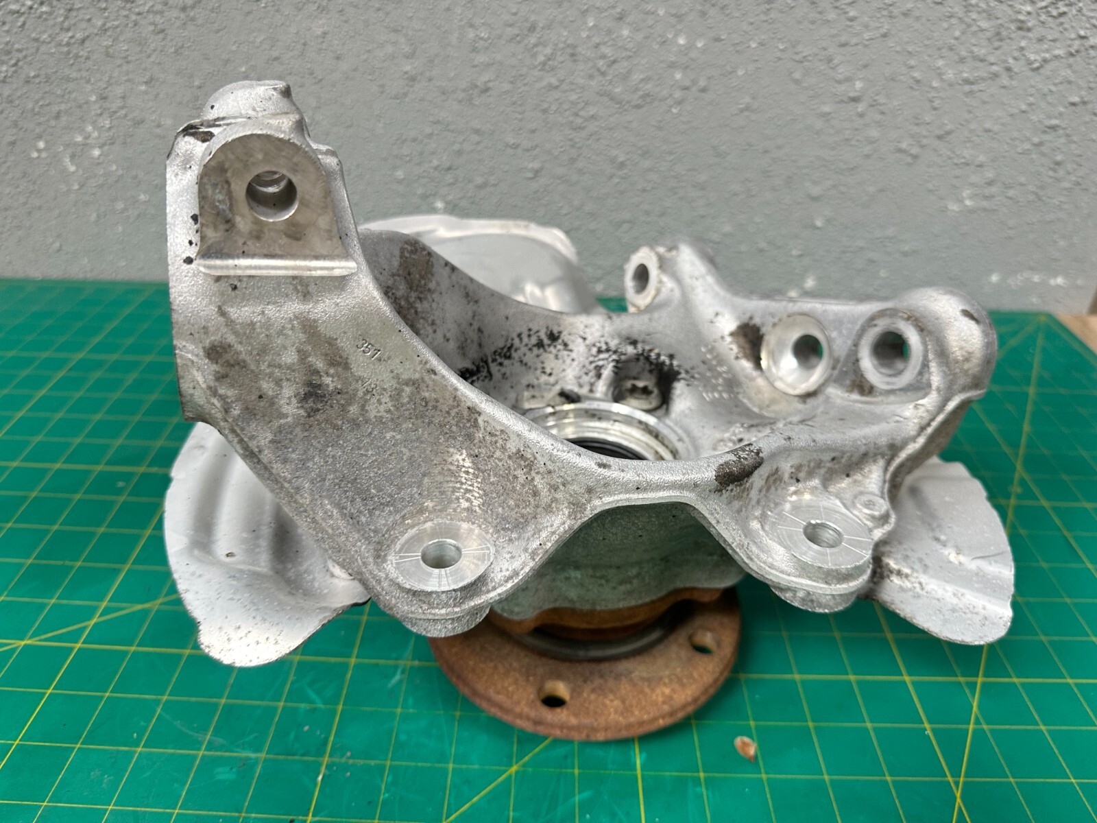 12-18 BMW F20 F30 F32 F36 AWD Front Spindle Wheel Hub Bearing 