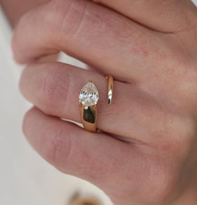 1.08Ct White Pear Cut Moissanite Solitaire 925 Sterling Silver Anniversary Ring