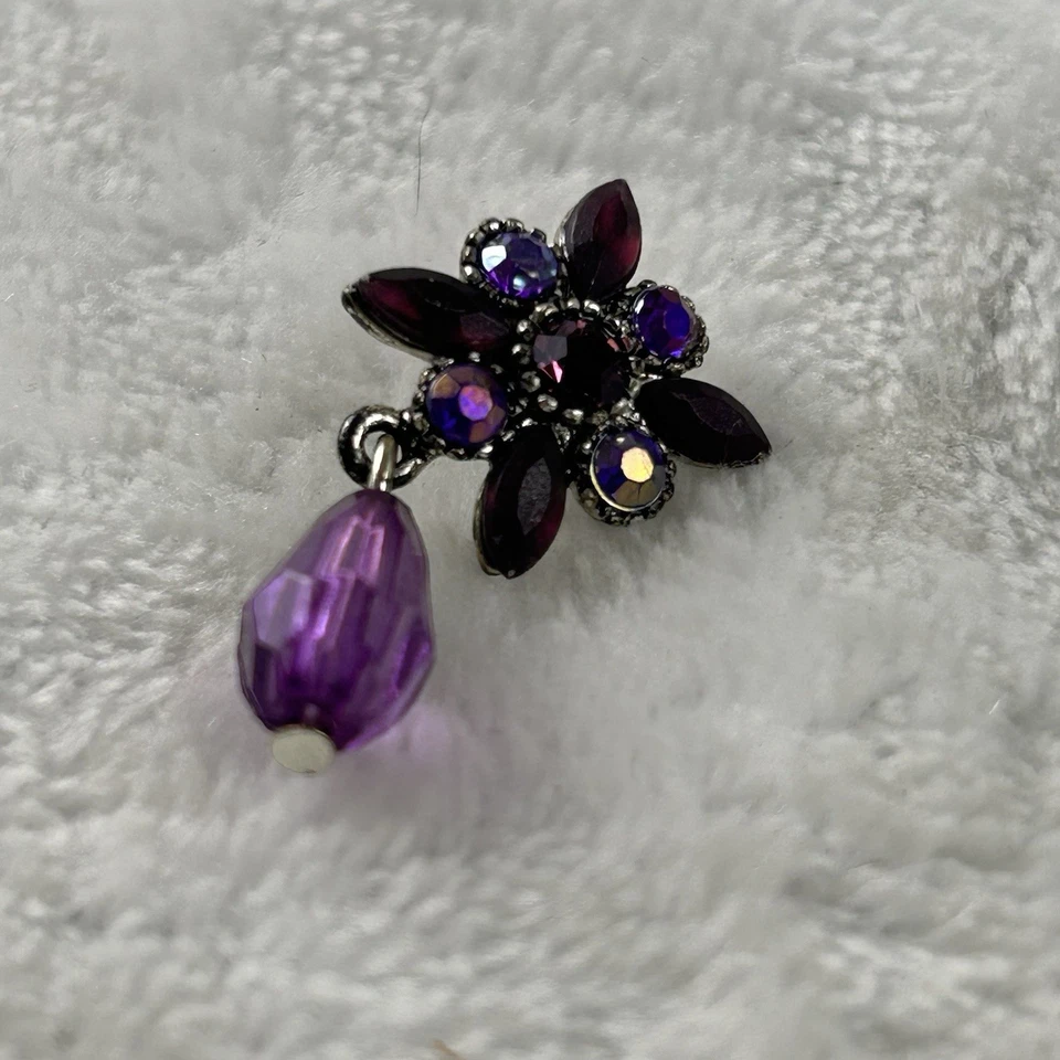 Pendientes perforados de cristal de piedras moradas Avon vintage Foto 2 de 4