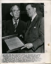 1952 Gen Douglas Macarthur Presented Plaque William Murray 10X8 Wirephoto