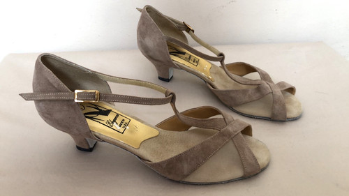 ELEGANCE Suede Dance Shoe Soft Beige Gray Fawn Size 7.5 Ballroom Latin
