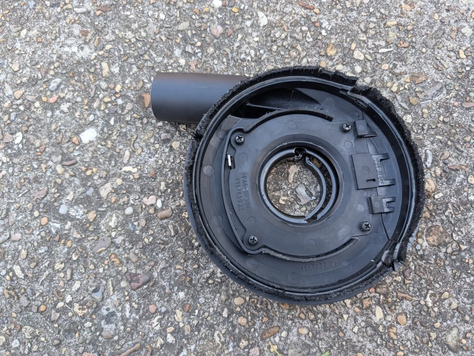 Makita 5 In. Dust Extracting Surface Grinding Shroud - Image 2 of 2