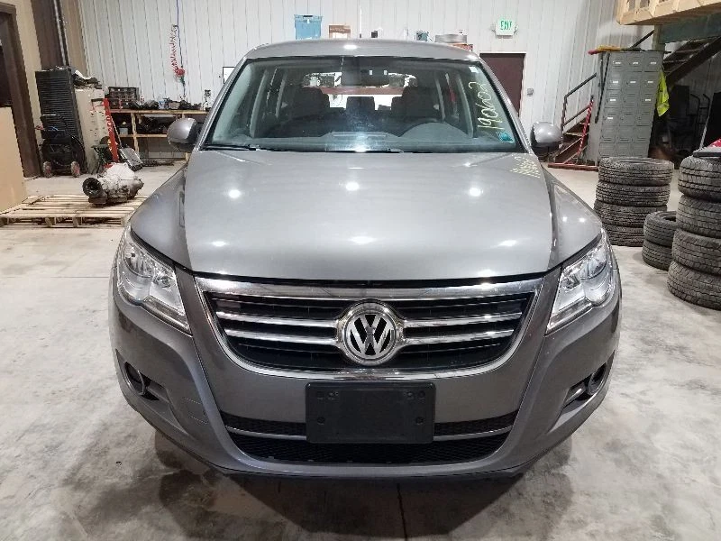 2010 Volkswagen Tiguan (2.0L / TSI) Engine Cover *Plastic* - Image 3 of 4