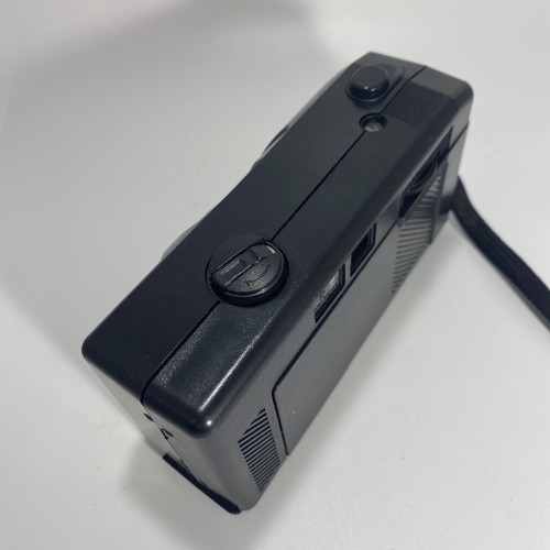 SAKAR Action Shot 35mm Camera Model FF-16 with Built-in Flash & 2x24 UNTESTED - Picture 4 of 7