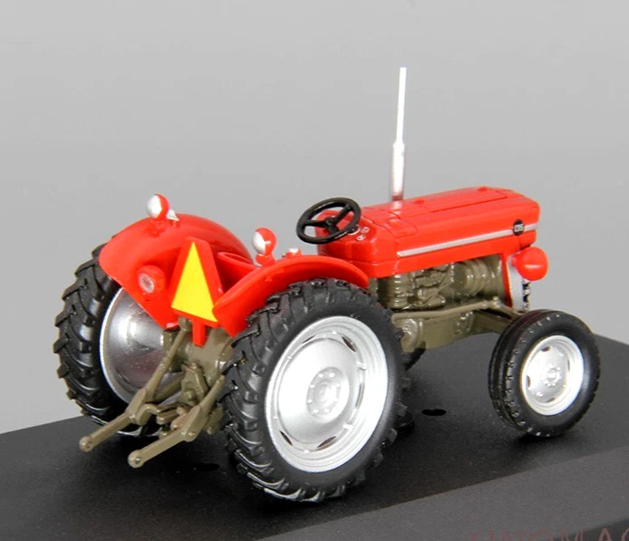 UNIVERSAL HOBBIES/HACHETTE 1/43 1965 MASSEY-FERGUSON MF135 MF 135 TRACTOR IN RED - Image 2 of 4