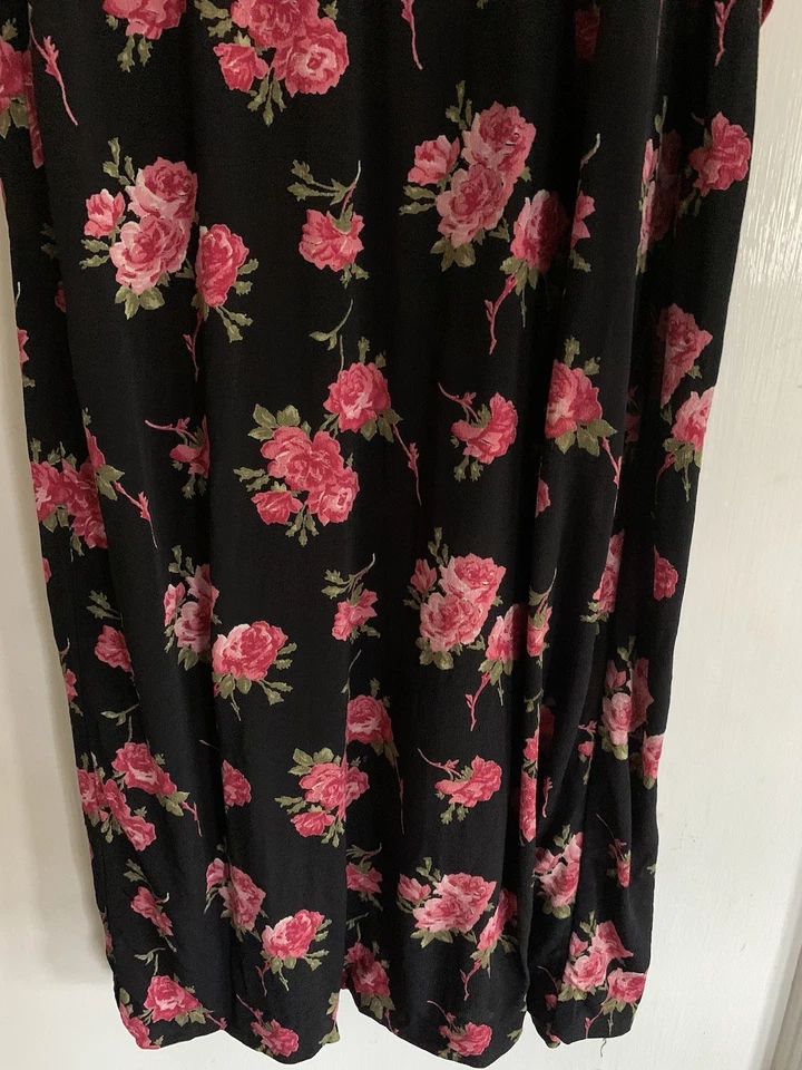 Vintage 80s Black Cabbage Pink Rose Print Rayon Short Sleeve 9/10 Shoulder Pads - Image 4 of 4