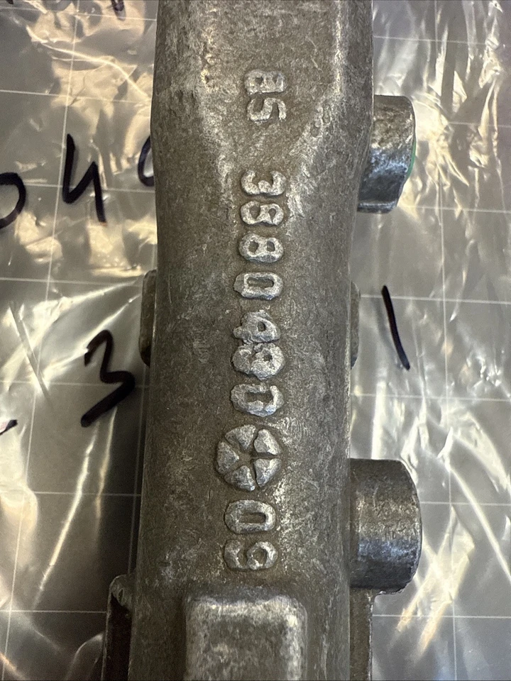 Chrysler/Mopar Master Cylinder 4509602 NOS - Caja abierta, estampado 3880490 Foto 4 de 4