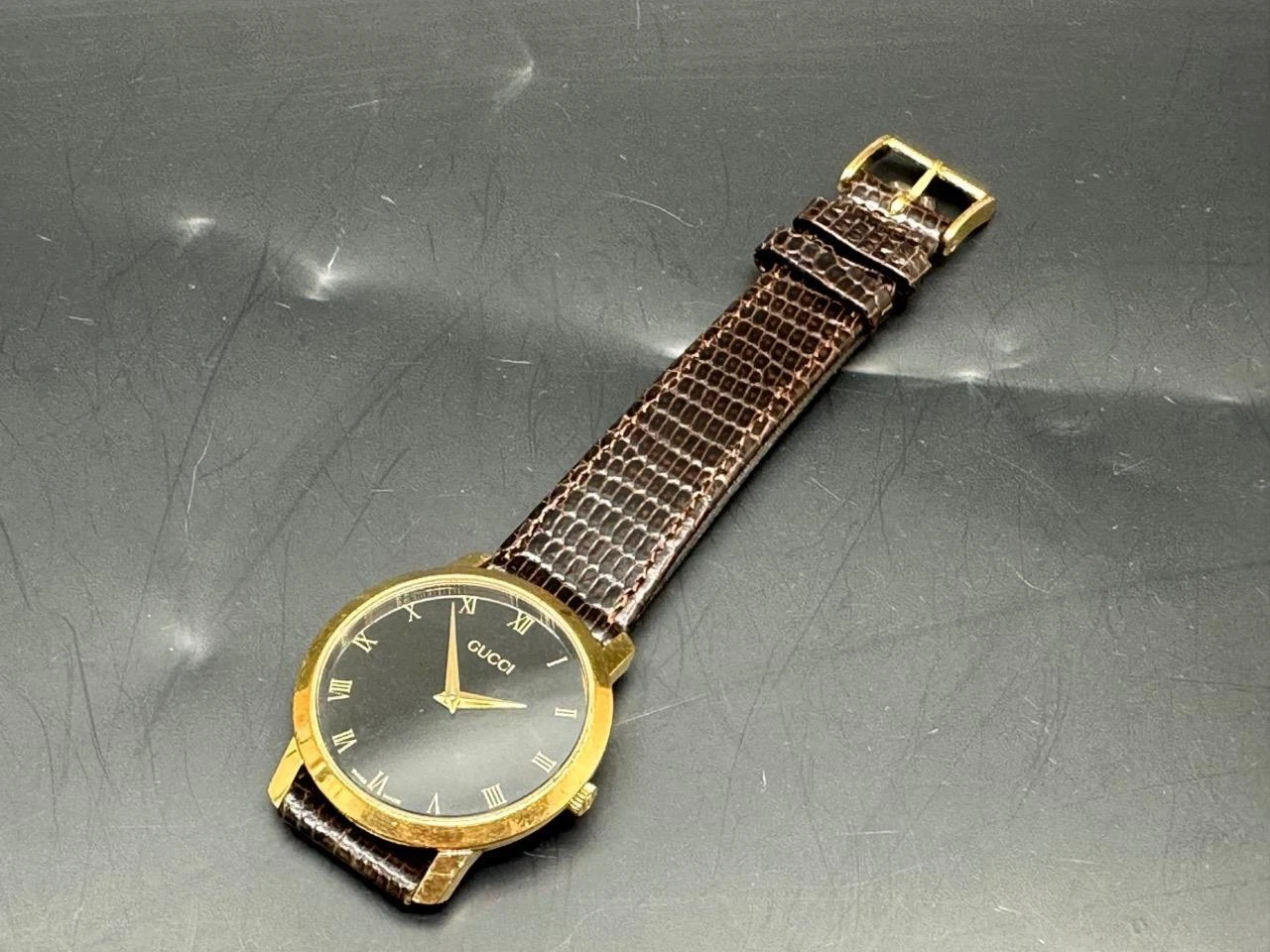 Montre habillée Gucci 2200M vintage années 80