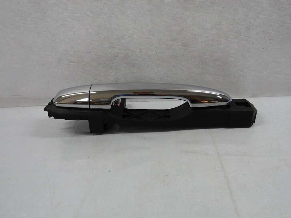 Manija de puerta exterior cromada del lado del pasajero delantero derecho Subaru Tribeca 2006-2014 Foto 2 de 4