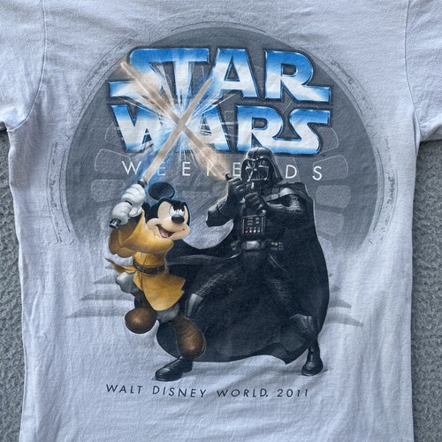 MAGLIETTA DISNEY WORLD STAR WARS WEEKEND 2011 TAGLIA S VADER VS JEDI MICKEY - Foto 2 di 6