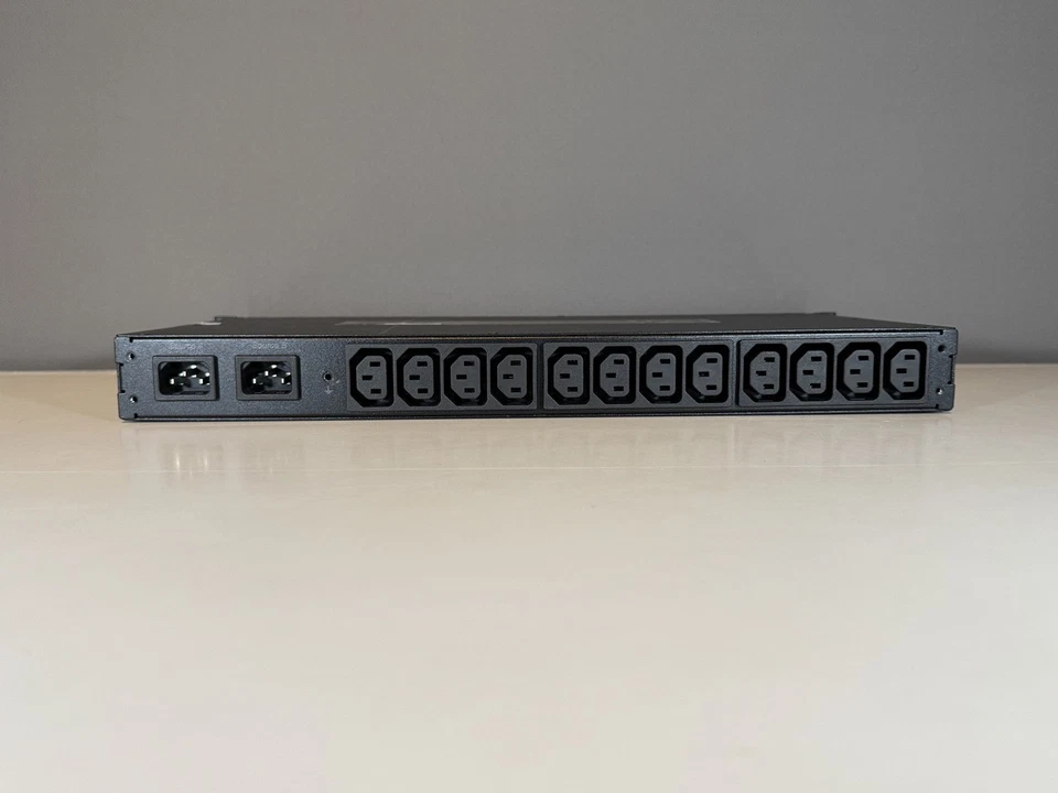 APC Automatic Transfer Switch PDU 12x C13 10A - AP7721 - Bild 2 von 4