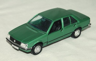 Gama 893 1:43 * Opel Rekord Limousine 4-türig grün metallic