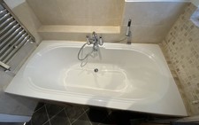 Bath 1800 x 800 incl taps,shower mixer, bath panels  MUST GO 