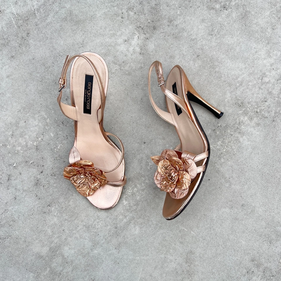Sergio Rossi | Sandalia Dorada Metálica Flor Tirantes Tacones Cordones (36) Foto 2 de 4
