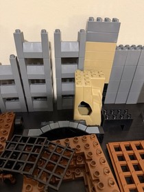 LEGO DUPLO  4777? 4775? KNIGHTS' CASTLE  BULK LOT OVER Over 200 Pieces