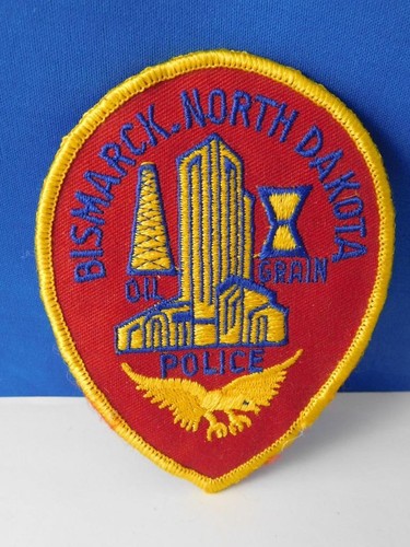 BISMARK POLICE OBSOLETE VINTAGE PATCH SHOULDER NORTH DAKOTA CREST USA COLLECTOR