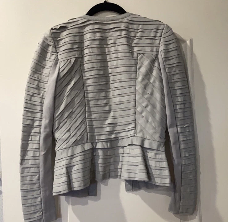 Hermosa chaqueta de cuero gris Marciano Foto 2 de 2