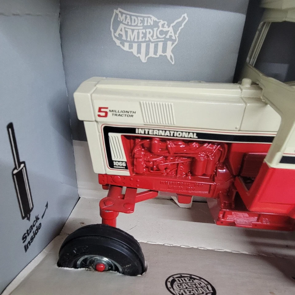 Vtg 1990 1/16 international harvester model 1066 special Ed. 5 millionth tractor - Image 3 of 4