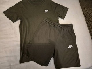 Completo maglietta e pantaloncino ragazzo Nike taglia media
