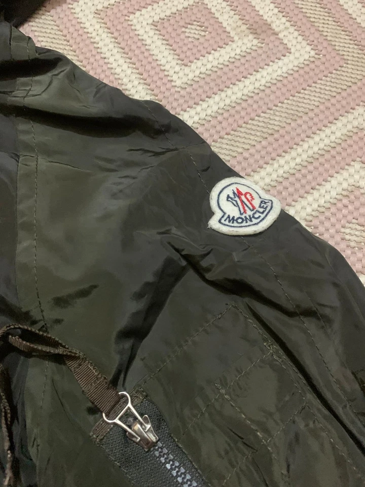 Jaqueta Parka Masculina Vintage Moncler com Capuz Tamanho 0 XS Verde Oliva Rara Fabricada na Romênia - Imagem 4 de 4