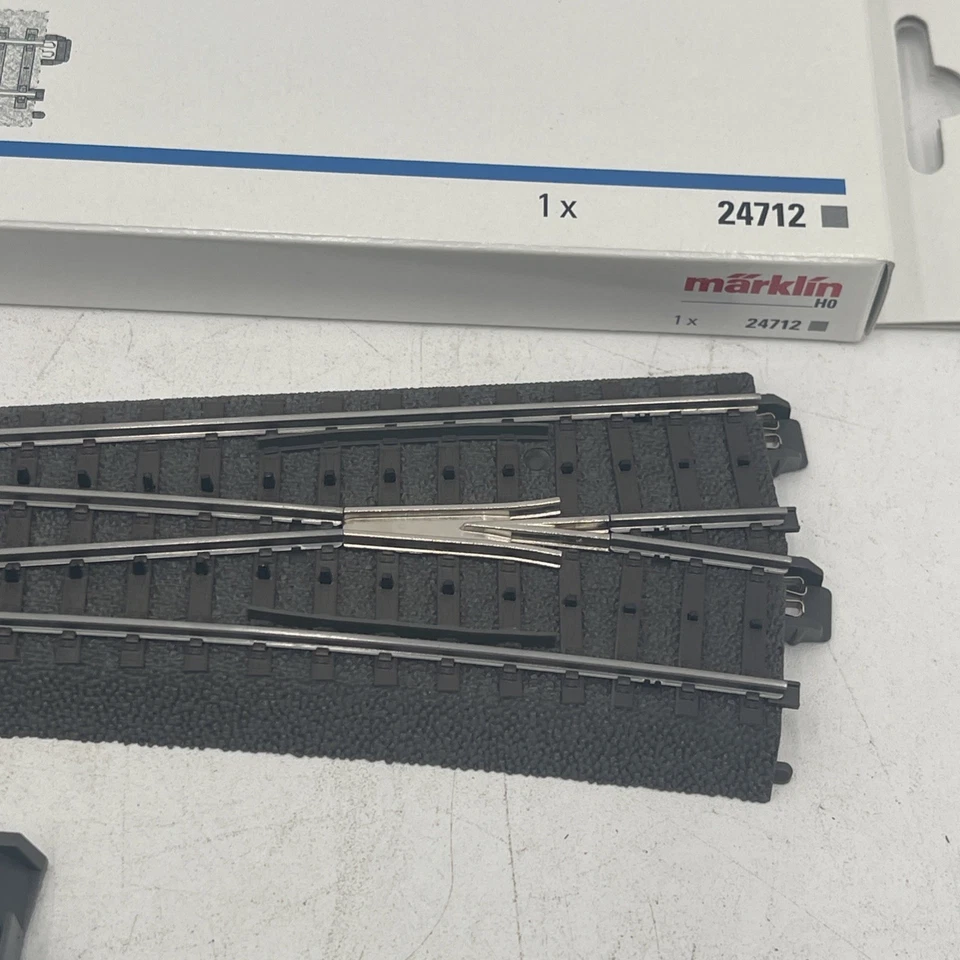 Marklin 24712 HO Right Hand Wide Radius C 2-Way Switch Turnout New! - Image 4 of 4