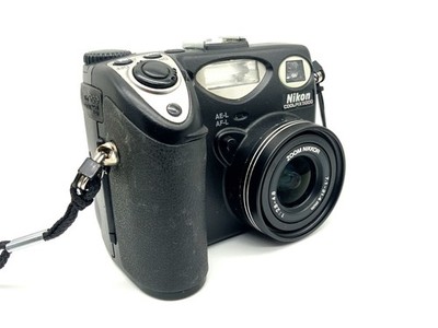 Nikon Coolpix 5000 Digitale Kompaktkamera mit Zoom Nikkor 7.1-21.4mm 1:2.8-4.8
