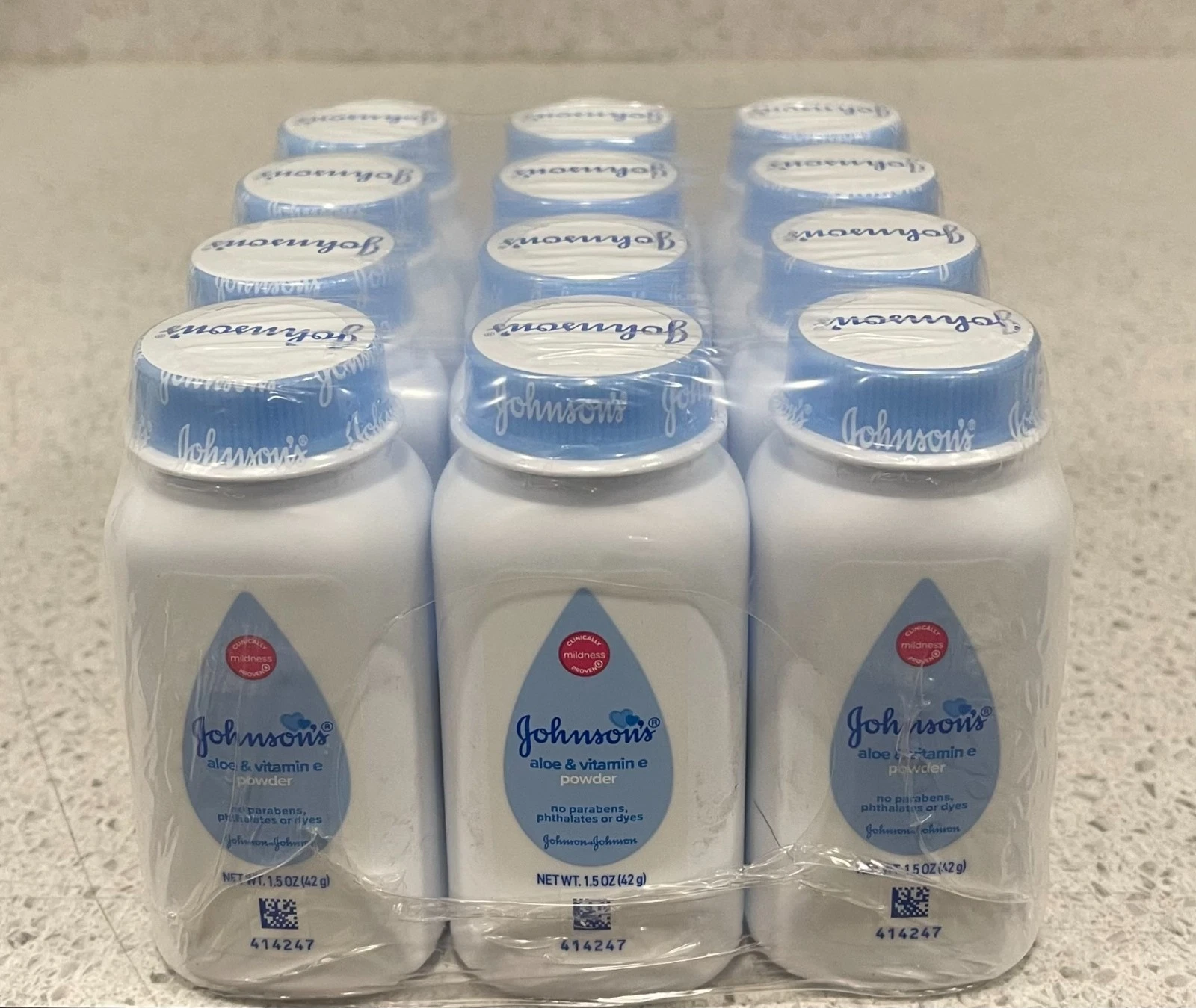 12 COUNT Johnson's Baby Powder Aloe / Vitamin E (talc-free) (504g) / 18 oz.
Opens in a new window or