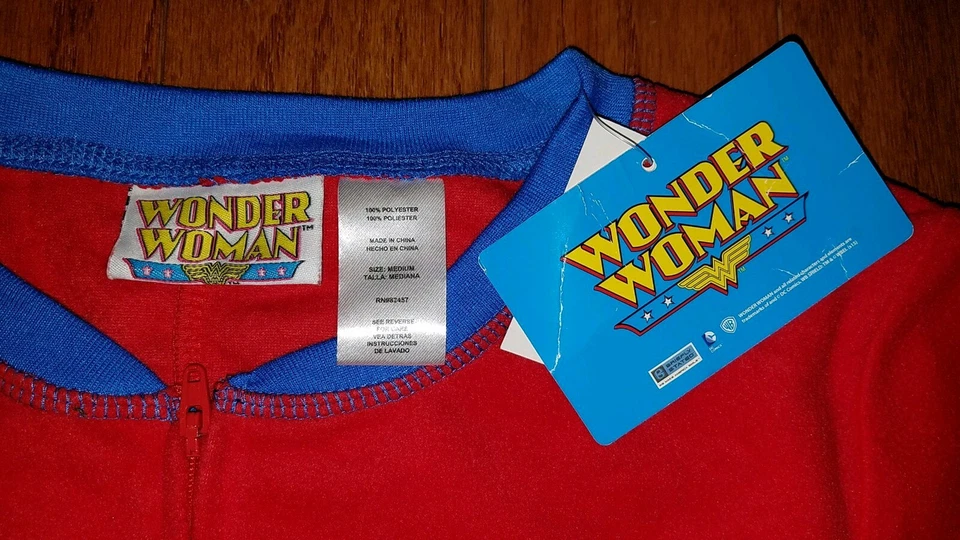 MARVEL WONDER MUJER 1 PIEZA LARGO COMPLETO JAMMIES POLAR LIGERO MEDIANO NUEVO CON ETIQUETAS Foto 3 de 4
