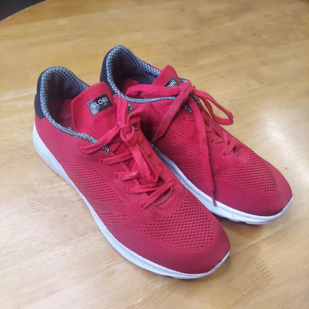 Red running shoes store for men