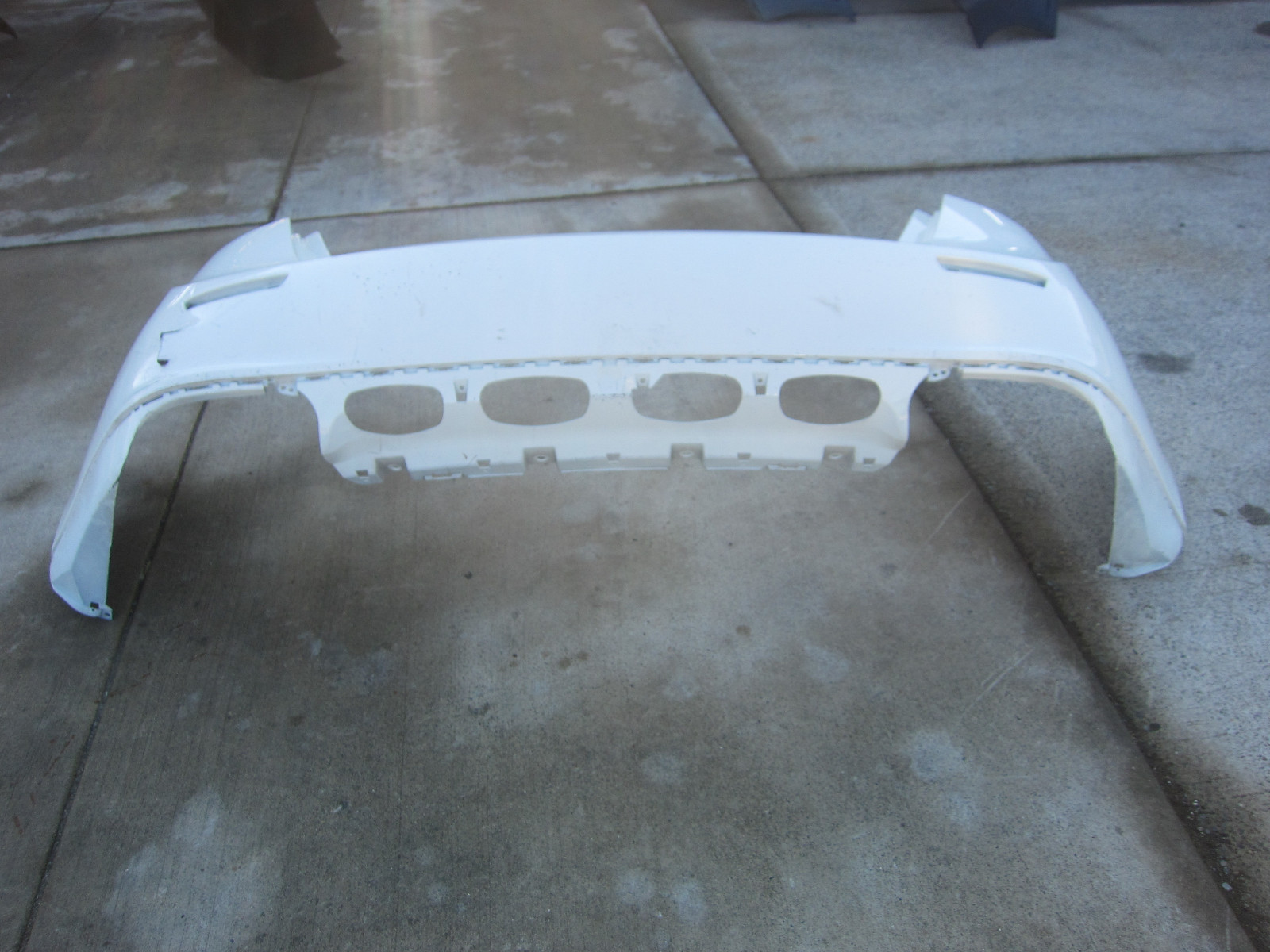 Maserati Ghibli - Rear Bumper Cover / (White)  -   673004365 2014-17