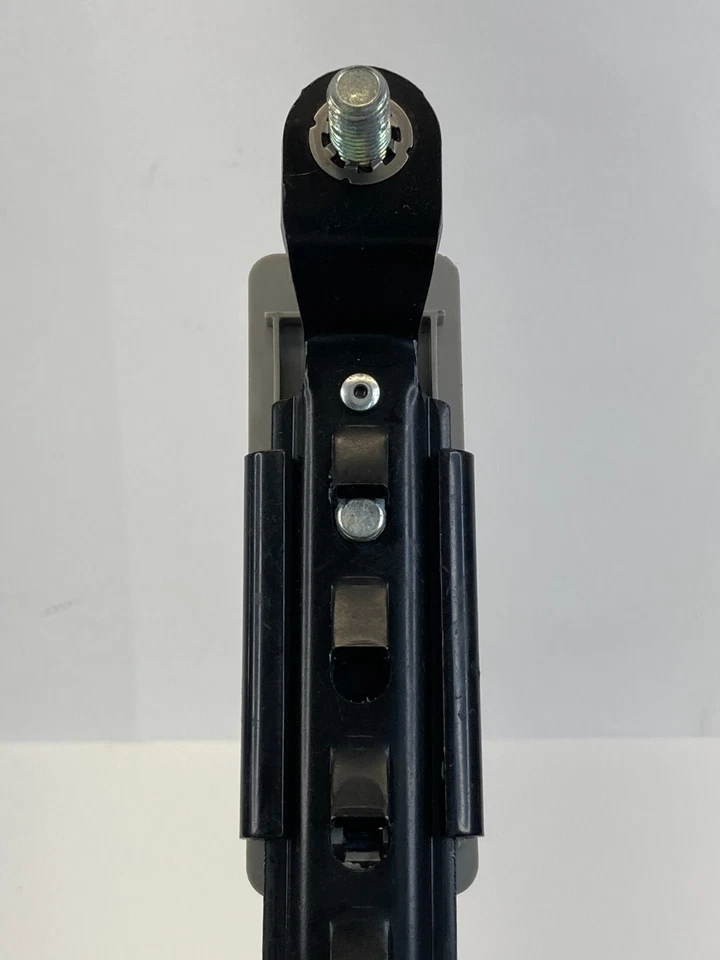 2010-2013 Suzuki SX4 Front Right Passenger Side Seat Belt Height Adjuster OEM Foto 3 de 4