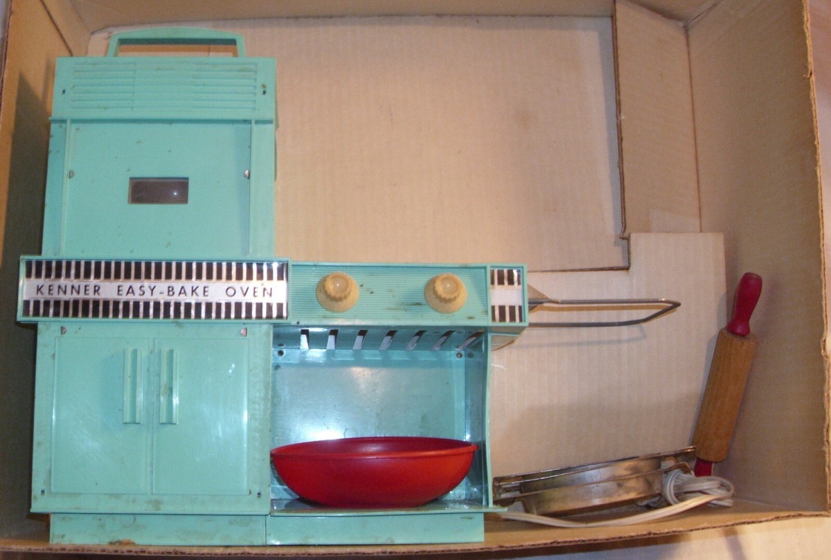 KENNER BETTY CROCKER EASY BAKE OVEN TOY PLAY SET 1964 IN GREEN