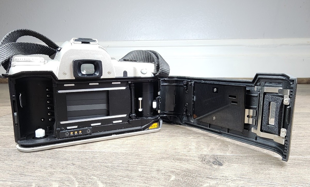 Pentax ZX-50 35mm SLR Film Camera UNTESTED See Photos Body Only