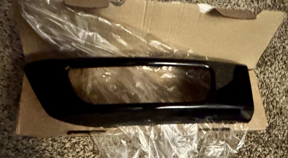 Cubierta antiniebla parachoques lateral del conductor Land Rover nueva Foto 3 de 3