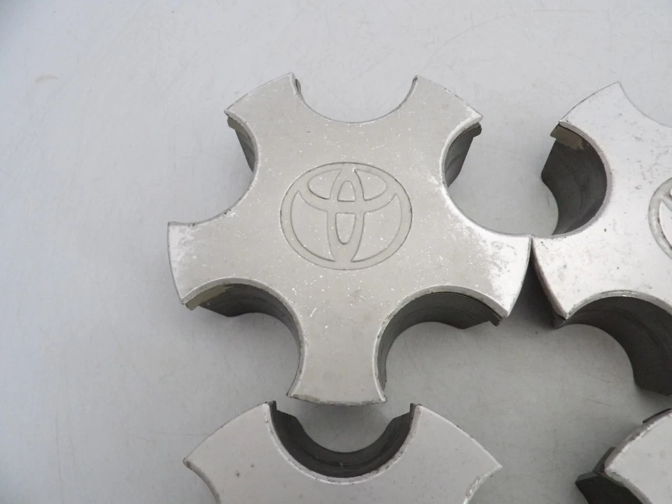 Set of 4 1996 1997 1998 1999 2000-2002 Toyota Avalon Solara Camry center caps Foto 2 de 4